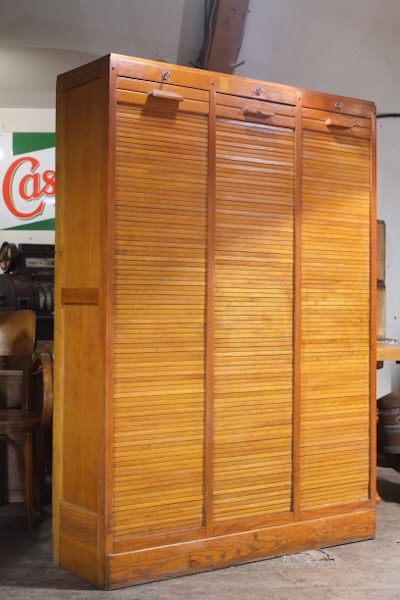 classeur a rideaux ancien 1950 en chene clair